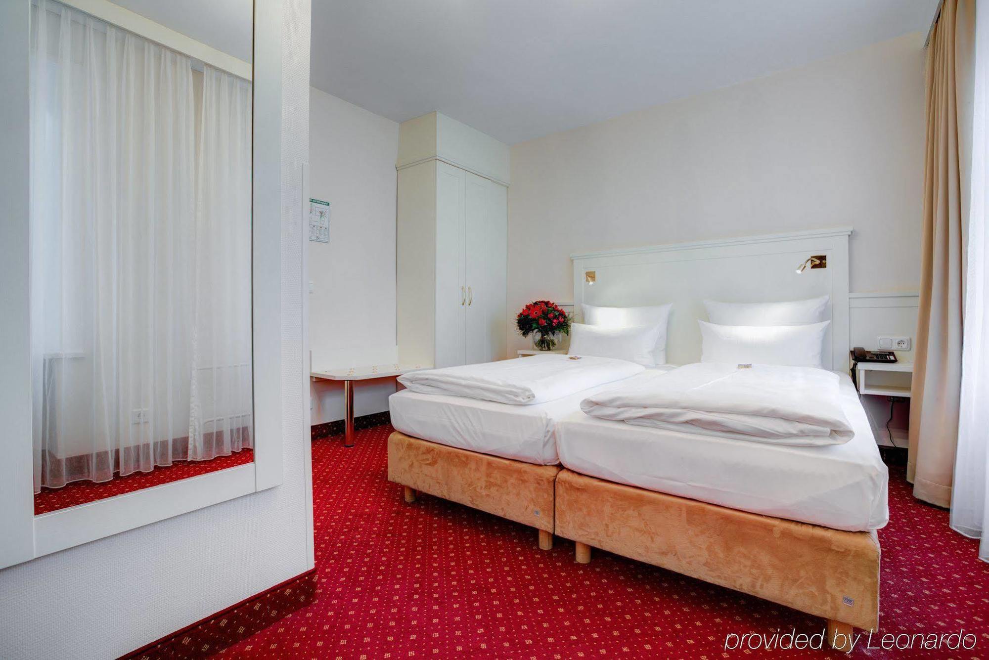 Hotel Fuerst Bismarck Гамбург Номер фото