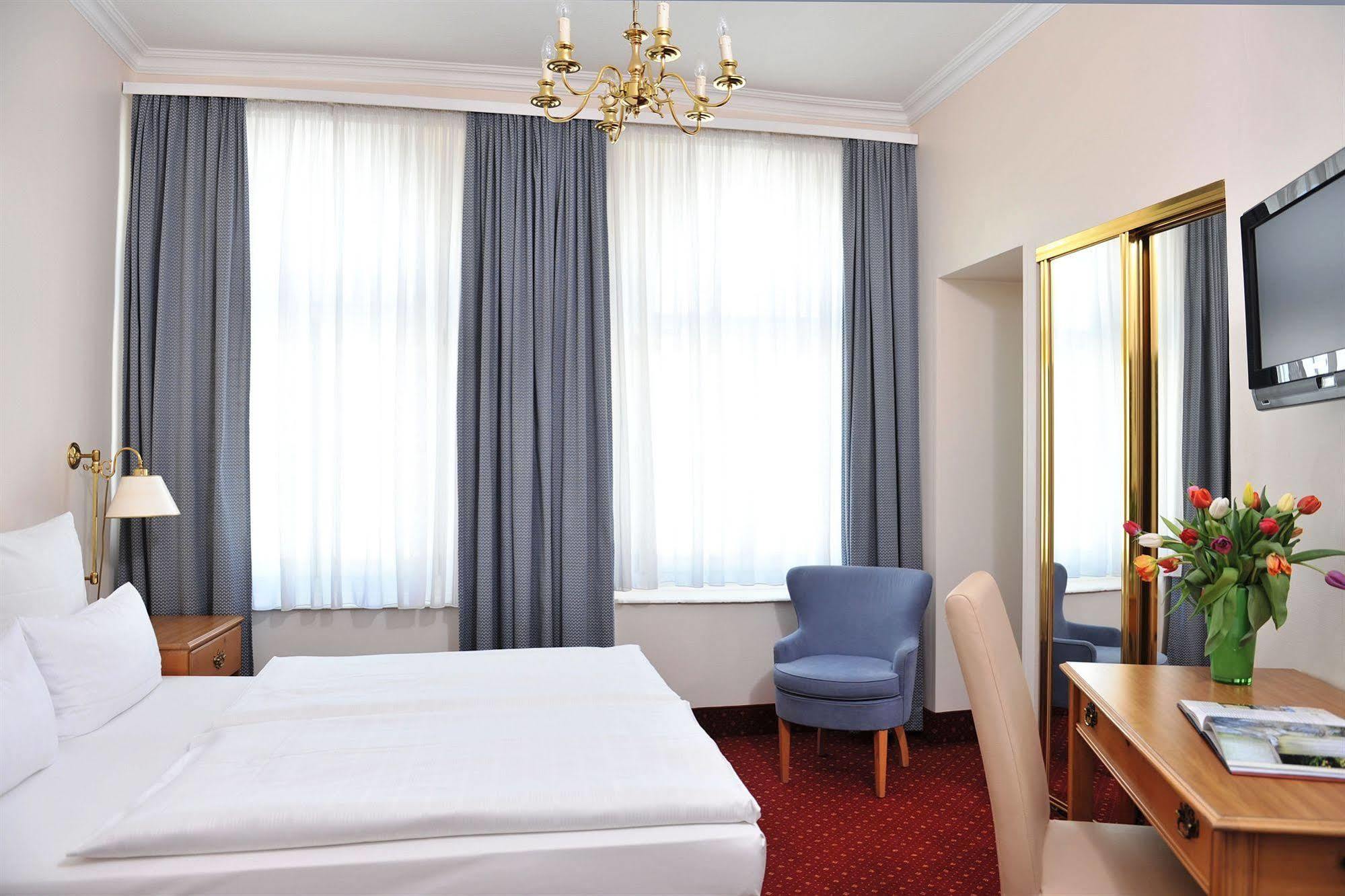 Hotel Fuerst Bismarck Гамбург Экстерьер фото