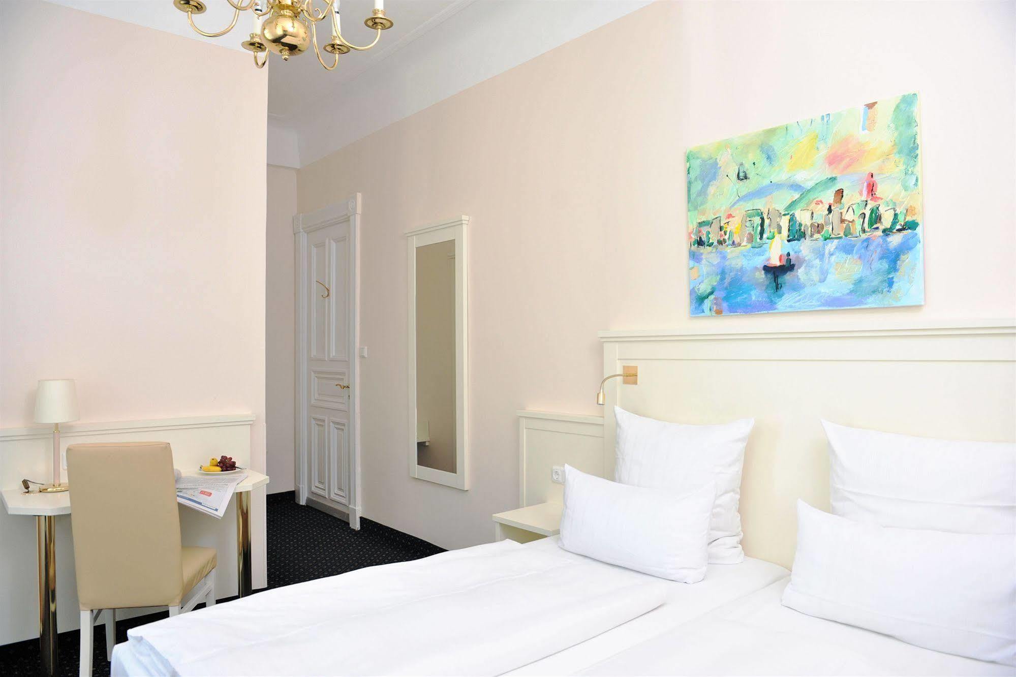 Hotel Fuerst Bismarck Гамбург Экстерьер фото